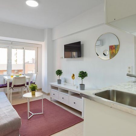 Mp7 Renovated Apartment Right On The Beach 700 Meters Away From Old Town Málaga Exterior foto