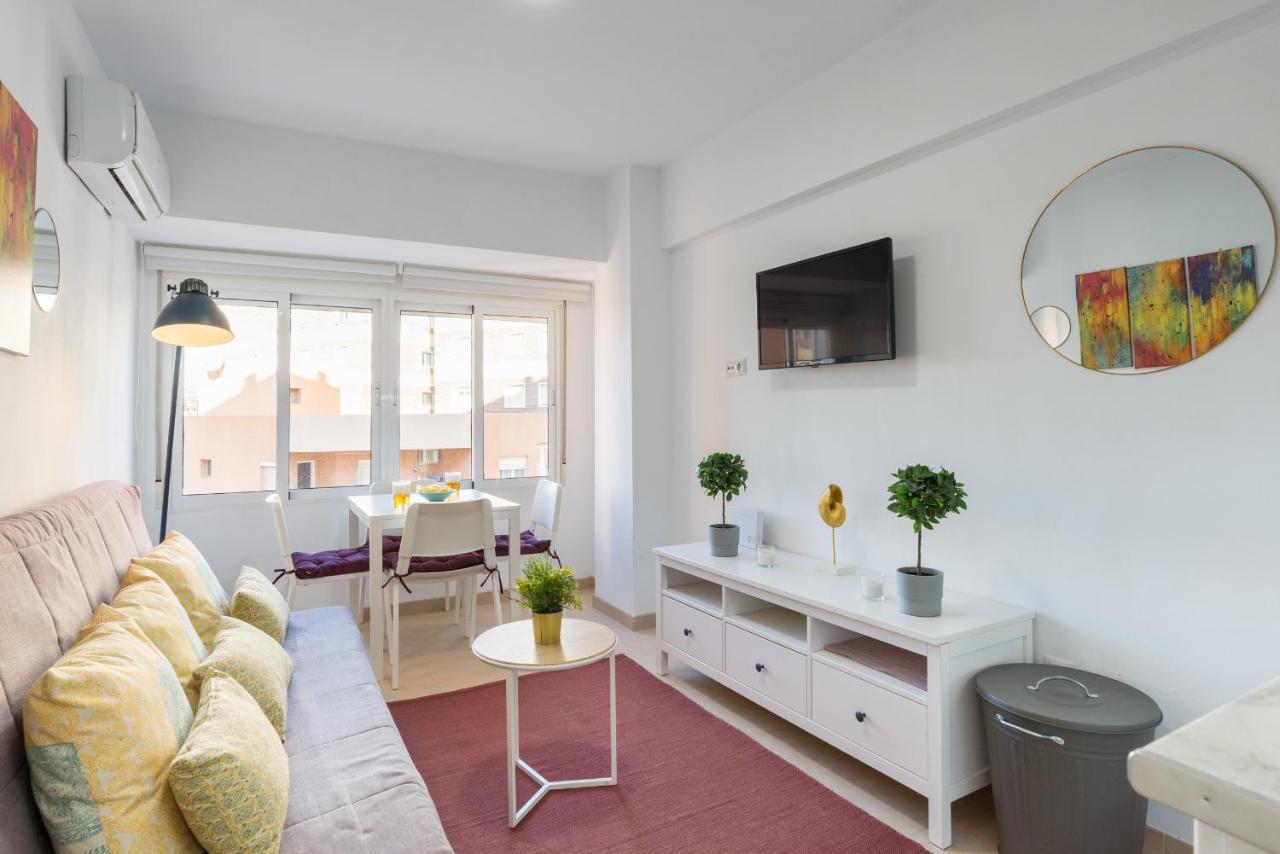 Mp7 Renovated Apartment Right On The Beach 700 Meters Away From Old Town Málaga Exterior foto