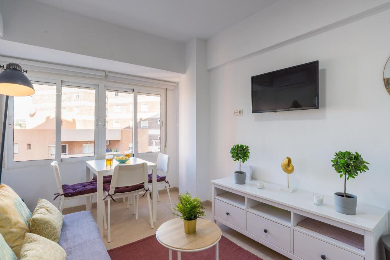 Mp7 Renovated Apartment Right On The Beach 700 Meters Away From Old Town Málaga Exterior foto